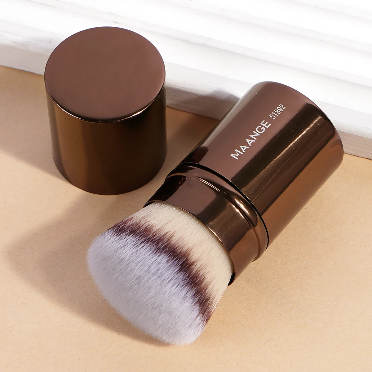MAANGE 1 pz Pennello per fard retrattile Pennello per fondotinta Kabuki Pennello per fondotinta in polvere morbida e densa Pennello per trucco portatile Strumento di bellezza per trucco