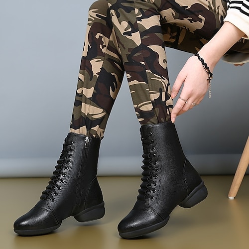 Rote Tanzstiefel aus Leder zum Schnüren für Damen mit seitlichem Reißverschluss, bequem und stilvoll für verschiedene Tanzstile, perfekt für Auftritte und Proben Image