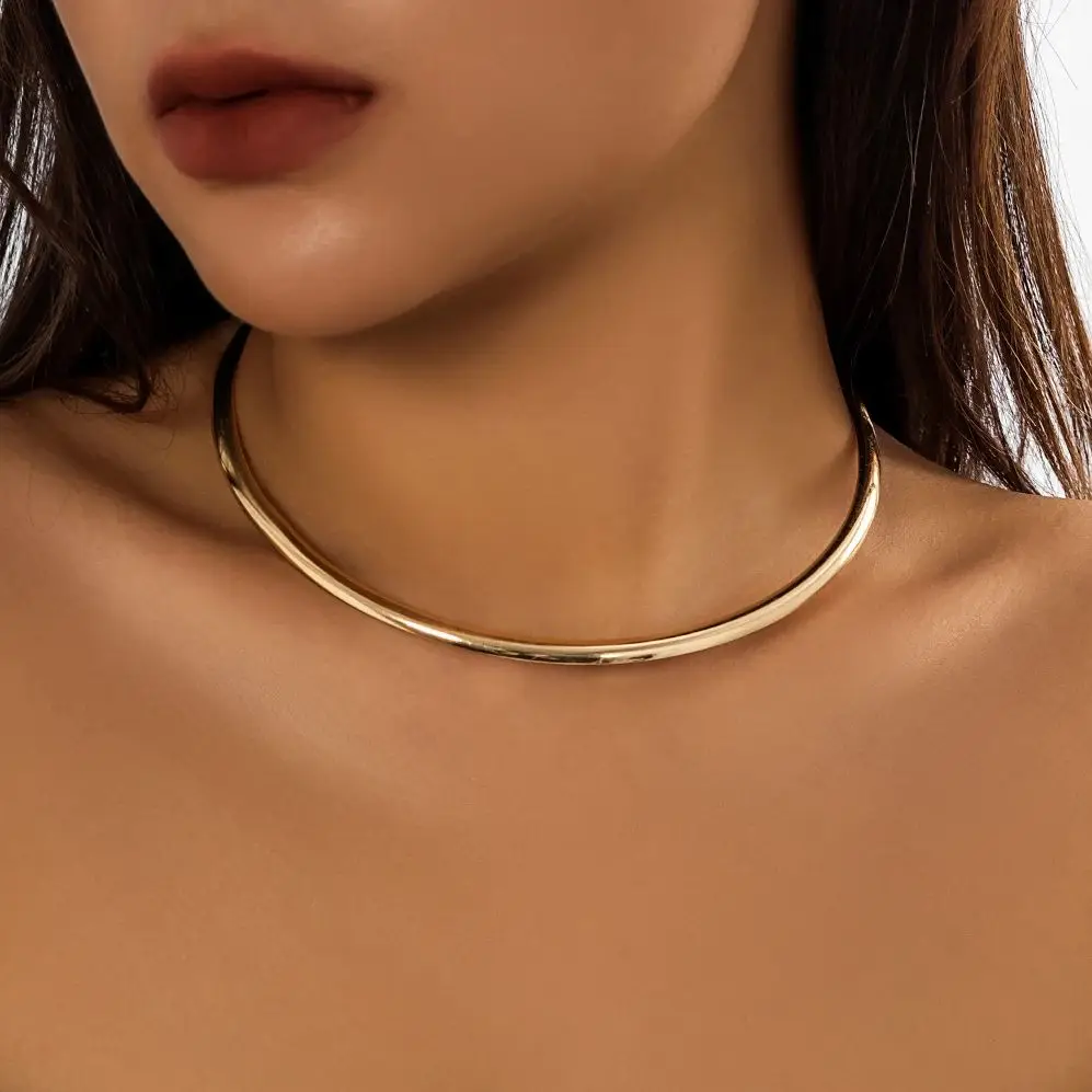 Vintage Trend Gold Farbe Legierung Metall Drehmomente Halskette für Frauen Punk Gothic glatt verstellbare Kette Mädchen Mode Party Schmuck