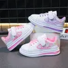 Kinder Mode Mädchen Casual Sportschuhe einfache rutsch feste Liebe Stickerei weiße Skates chuhe