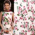 Sfilata di moda Romantico fiore rosa rosa stampato imita tessuto di raso di seta per donna abito