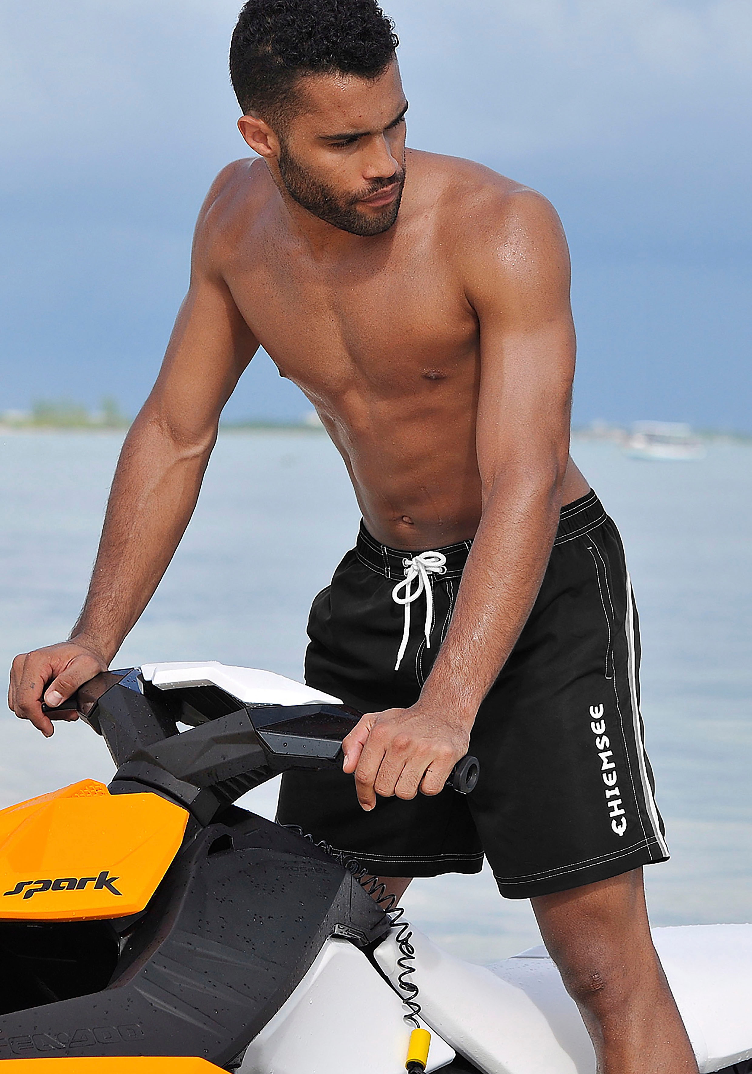Badeshorts CHIEMSEE, Herren, Gr. S (46/48), N-Gr, schwarz, Microfaser, Polyester, unifarben, Badehosen, sportliche Bade-Shorts, elastischer Bund, mit Außenkordel Image