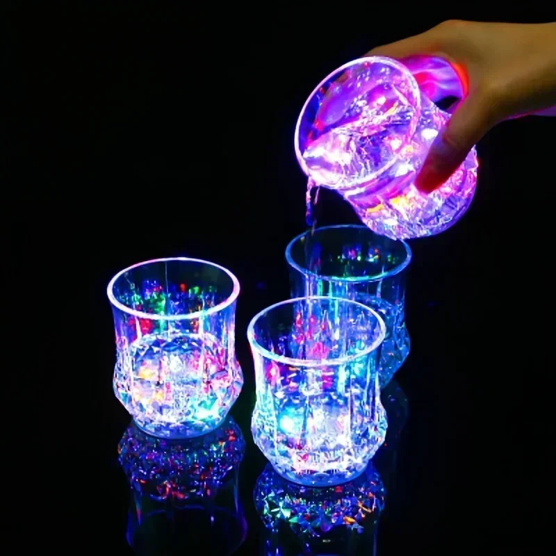 1 Stück leuchten Tassen, im Dunkeln leuchten Party zubehör, bunte LED leuchtende Bier becher für Party, Geburtstag, Weihnachten, Disco Image