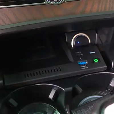 15W Auto kabelloses Ladegerät Schnellladegerät kabelloses Telefonladegerät Ladepad für Mercedes Benz W213 E200 E260 E300 E350 2016-2021 Image