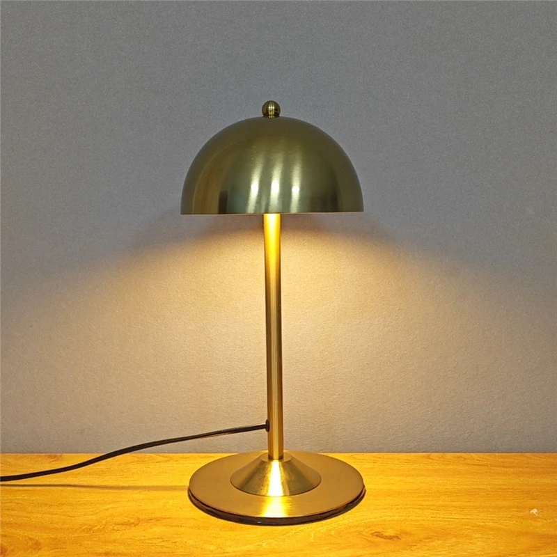 Moderne goldene Stehlampen pilzförmige Schlafzimmer Nachttisch Studie kreative Eisen Kunst dekorative Lampe führte Augenschutz Tisch lampen