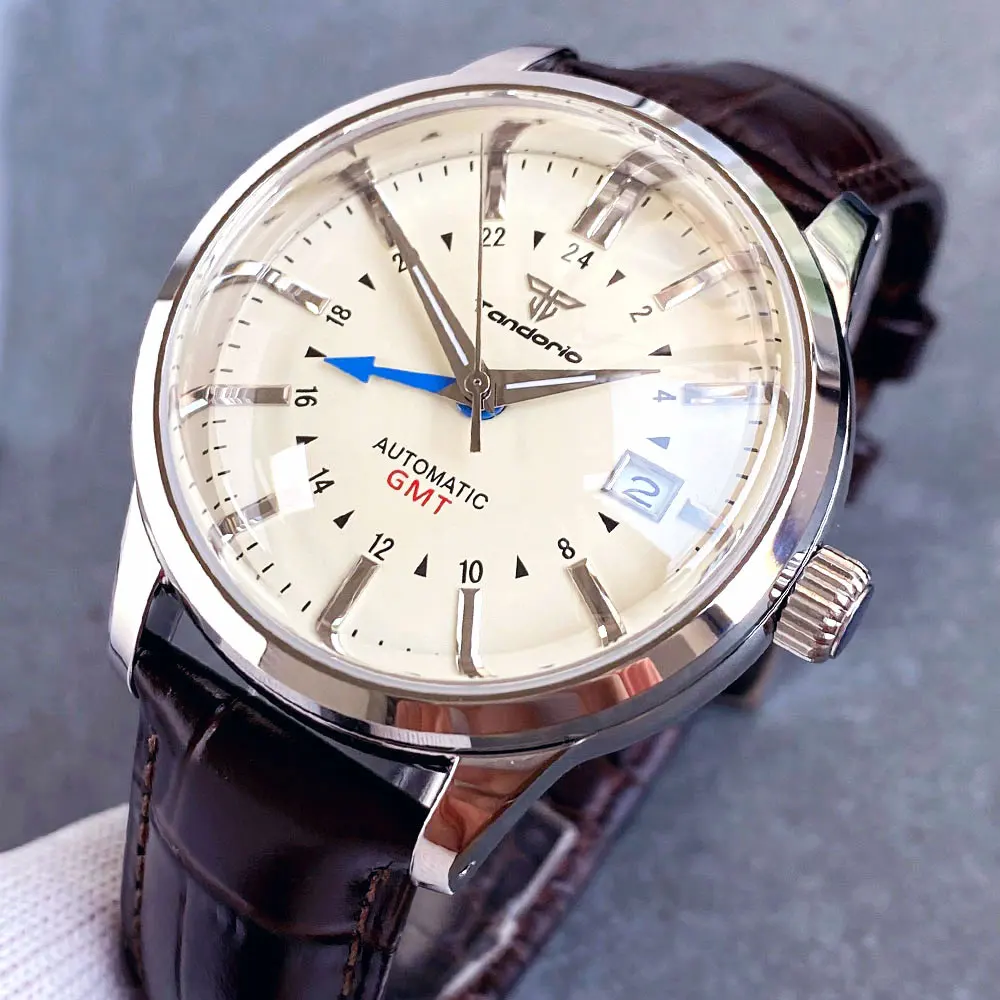Tandorio Polnischer Stahl Mechanische Herrenuhr NH34AA GMT Movt Dome Saphirglas Blauer GMT-Zeiger Silbermarkierungen Creme Nologo Zifferblatt Image