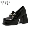 ORCHA LISA Retro Damen Pumps Lackleder Karree Blockabsatz 9 cm Plattform Metall Dekor Slip On Plus Größe 45 46 Freizeitschuhe