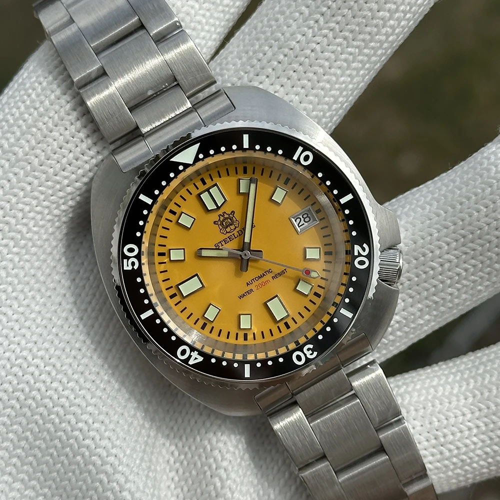Steel dive neuankömmling sd1974 gelbes zifferblatt schwarz keramik lünette super leuchtend nh35 automatische 200m tauch uhr mit gefrästem verschluss Image