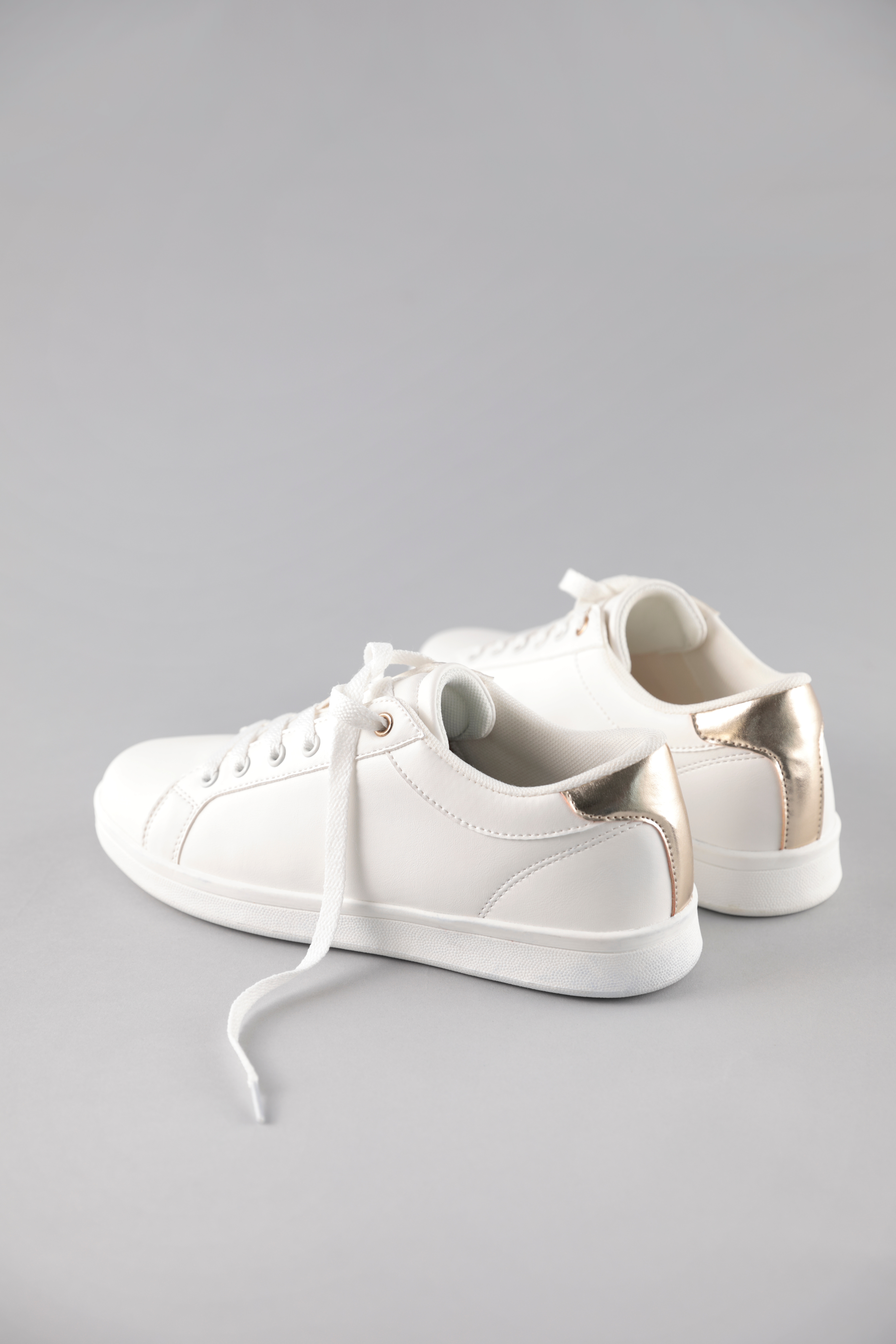 Sneaker ANISTON SHOES, Damen, Gr. 39, gold (weiß, goldfarben), Lederimitat, Schuhe Skaterschuh Sneaker low Retrosneaker, Schnürschuh, Freizeitschuh mit Metallic-Akzent - NEUE KOLLEKTION