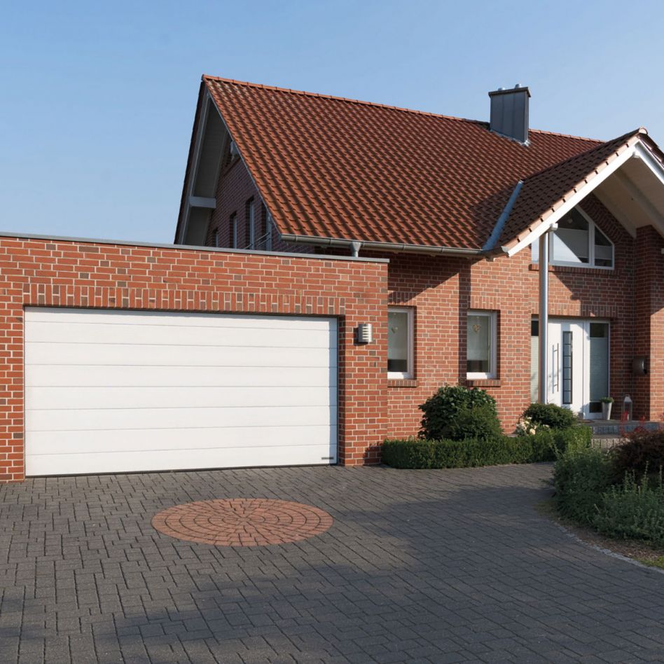 HÖRMANN Sektionaltor LPU42 mit Zarge M-Sicke verkehrsweiß, slategrain, 2375x2000 mm,Zarge mit L-Beschlag Image