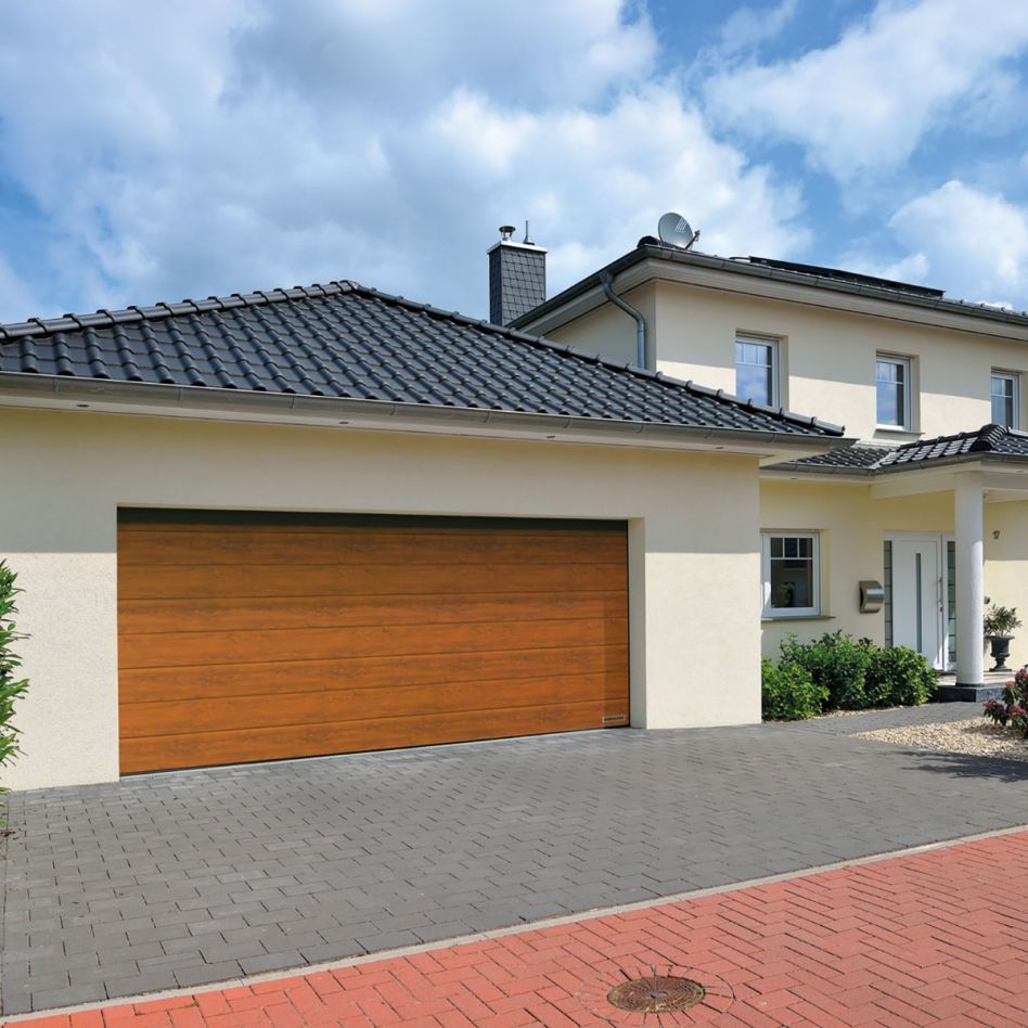 HÖRMANN Sektionaltor LPU42 mit Zarge M-Sicke golden oak, Zarge mit Z-Beschlag, 2250x2000 mm Image