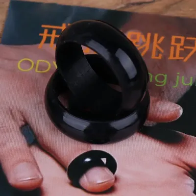 Odyssey Ring von Calen Morelli Zaubertricks Magier Ring Transfer springt vom Finger zum Finger Magia Close Up Street Illusions Image