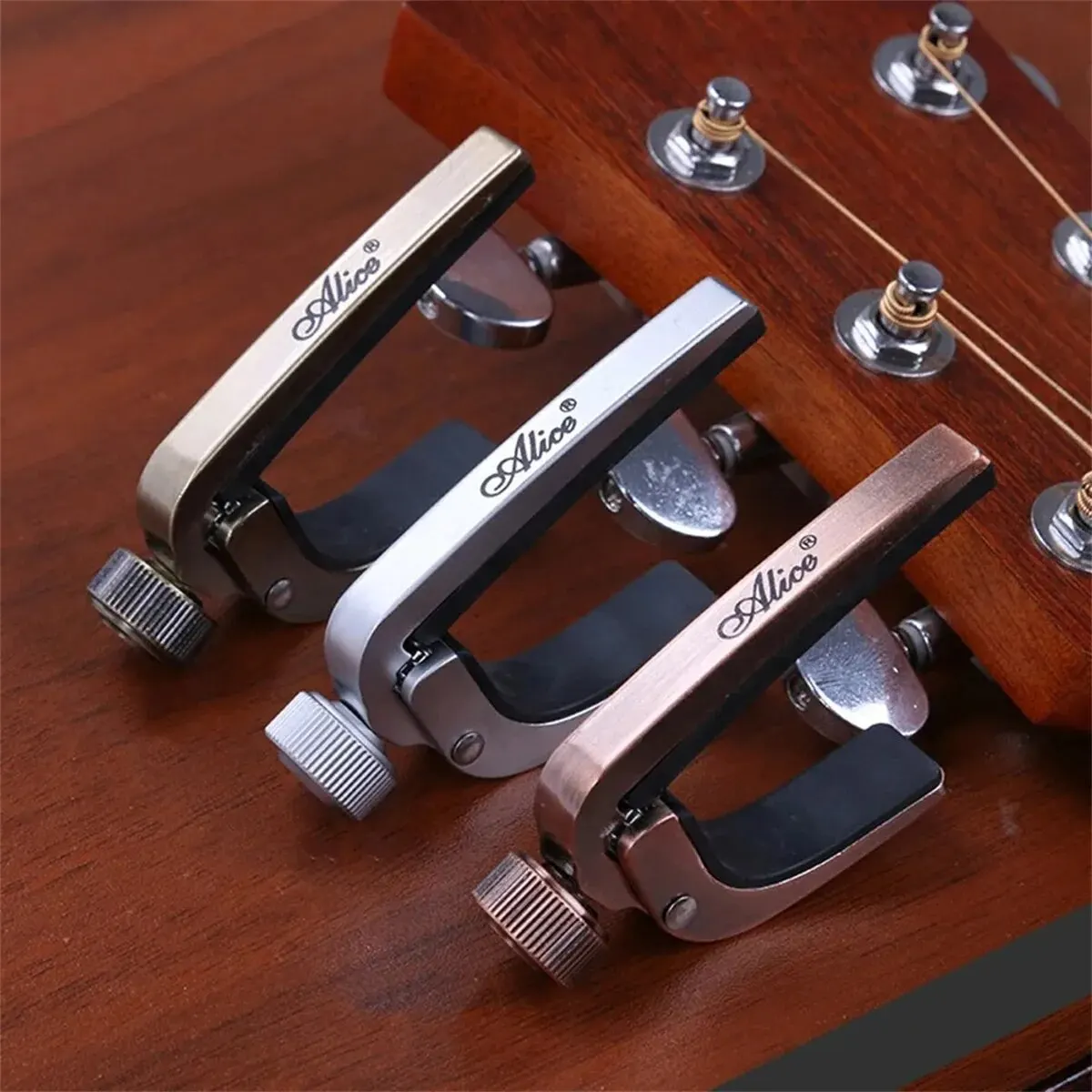 Alice Gitarren-Kapodaster, verstellbar, Roller, Metall, perfekte Schnellwechsel-Tune für elektrische Akustikgitarre, Bass, Violine und Ukulele Image