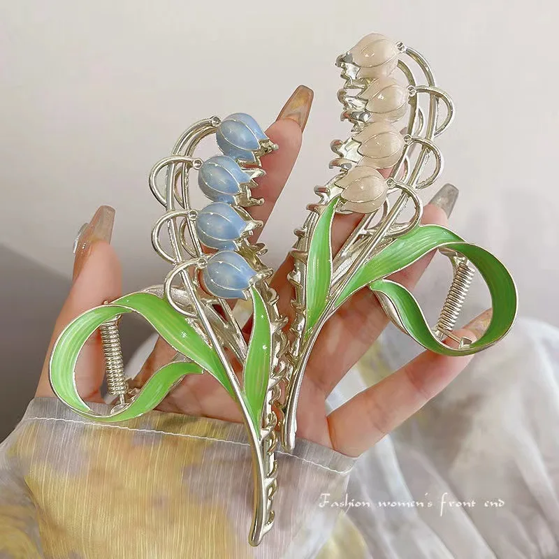 Beliebte handbemalte Ölblumen-Haarspange für den Frühling, süßes und mädchenhaftes Temperament, Haarspange auf der Rückseite des Kopfes. Image