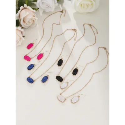 Multi-color Optional Imitation Crystal Cluster Oval Pendant Clavicle Chain for Women