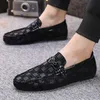 Männliche lässige Schuh Slipper schwarz flache runde Zehen Mokassin weiche Herren Lederschuhe