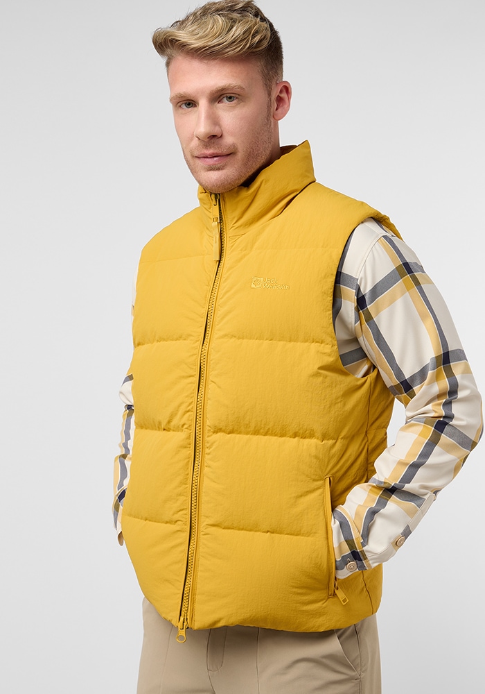 Daunenweste JACK WOLFSKIN "NORDLICHT VEST M", Herren, Gr. L (52), gelb (mustard), Obermaterial: 100% Polyamid; Futter: 100% Polyester; Füllung: 80% Entendaune, 20% Federn, Westen