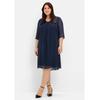 Cocktailkleid SHEEGO "Große Größen", Damen, Gr. 52, Normalgrößen, blau (marine), Obermaterial: 100% Polyester;Futter: 95% Viskose, 5% Elasthan, unifarben, elegant, figurumspielend knieumspielend, V-Ausschnitt, 3/4-Ärmel, Kleider Partykleid, im...
