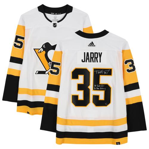 Von Tristan Jarry signiertes weißes adidas Authentic-Trikot der Pittsburgh Penguins mit der Aufschrift „1. Torwarttor in der Geschichte der Pens“ – limitierte Auflage von 23 Stück