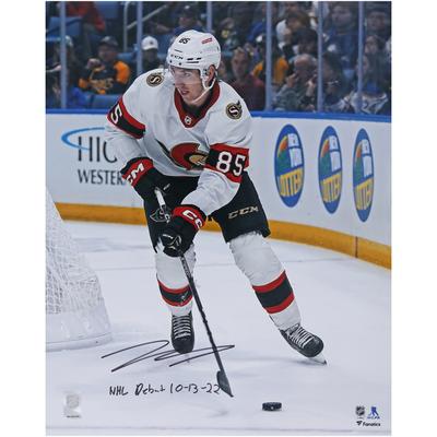 Autogramm von Jake Sanderson von den Ottawa Senators, 16 x 20 Zoll, weißes NHL-Debüt-Trikot, Foto mit der Aufschrift „NHL Debut 10/13/22“ Image