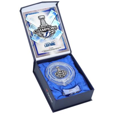 Tampa Bay Lightning 2021 Stanley Cup Champions Crystal Puck – gefüllt mit Eis aus dem Stanley Cup Finale 2021 Image