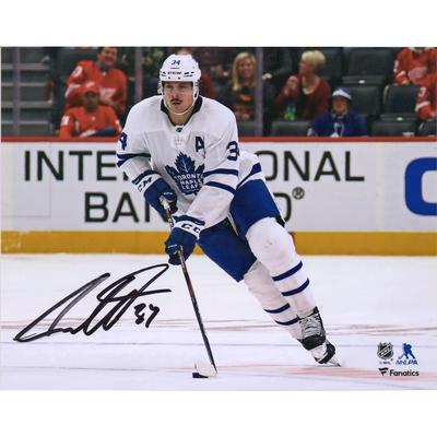 Auston Matthews, Toronto Maple Leafs, signiertes Foto, 20,3 x 25,4 cm, horizontales Eiskunstlauf-Foto in weißem Trikot Image