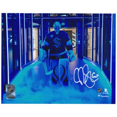 Von Chris Driedger signiertes 8 x 10 Zoll großes Foto vor dem Spiel von den Seattle Kraken Image