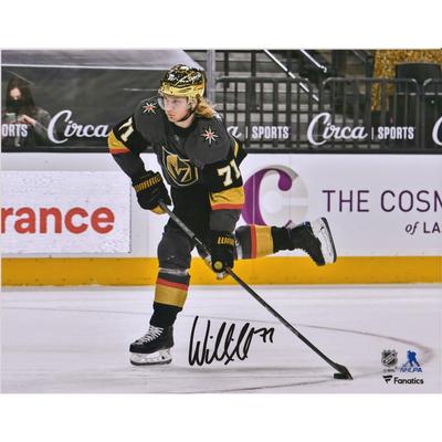 Signiertes Foto von William Karlsson von den Vegas Golden Knights (20,3 x 25,4 cm) beim Shooting auf schwarzem Trikot Image