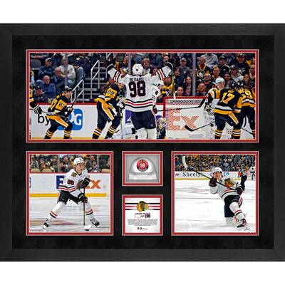 Connor Bedard Chicago Blackhawks, gerahmtes NHL-Debüt, 20 x 24 Zoll, Collage aus 3 Fotos mit beim Spiel verwendetem Eis aus dem Debütspiel – limitierte Auflage von 198 Image