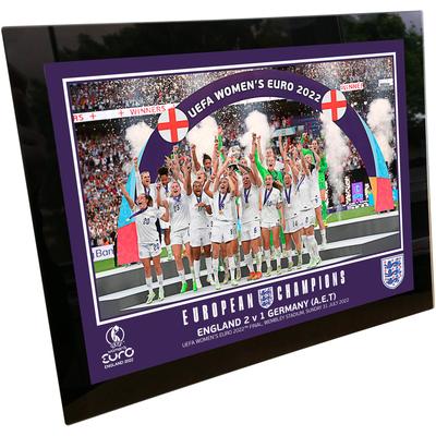 England Women's EURO Champions Celebration Glasrahmen – 20,3 x 15,2 cm Image