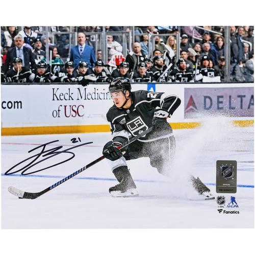 Jordan Spence, Los Angeles Kings, signiertes 8 x 10 Zoll großes schwarzes Trikot-Stoppfoto