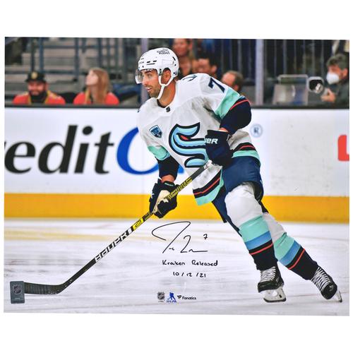 Jordan Eberle Seattle Kraken signiertes 16'' x 20'' Foto vom ersten Spiel gegen die Las Vegas Golden Knights mit der Aufschrift ''Kraken veröffentlicht am 12.10.21''