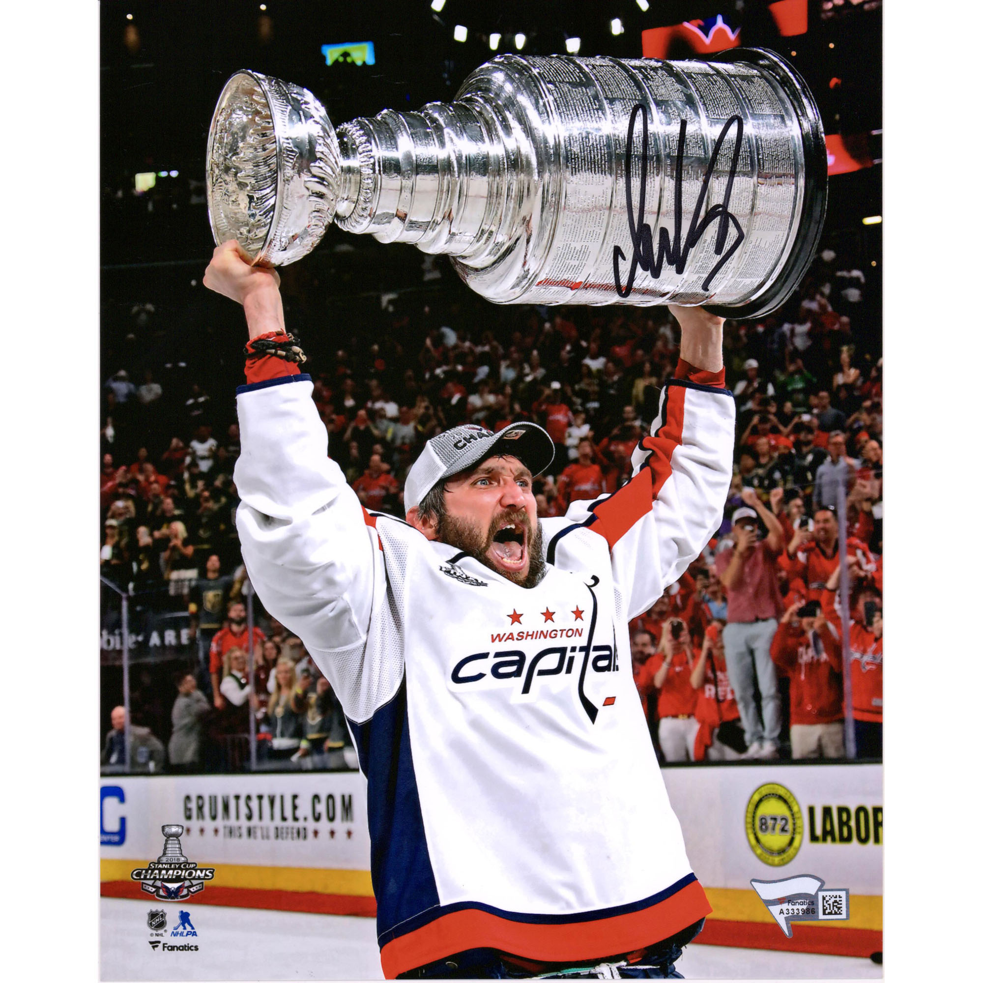 "Alexander Ovechkin, Washington Capitals, signiertes 20 x 25 cm großes Foto „Raising Cup“ der Stanley Cup-Sieger 2018" Image