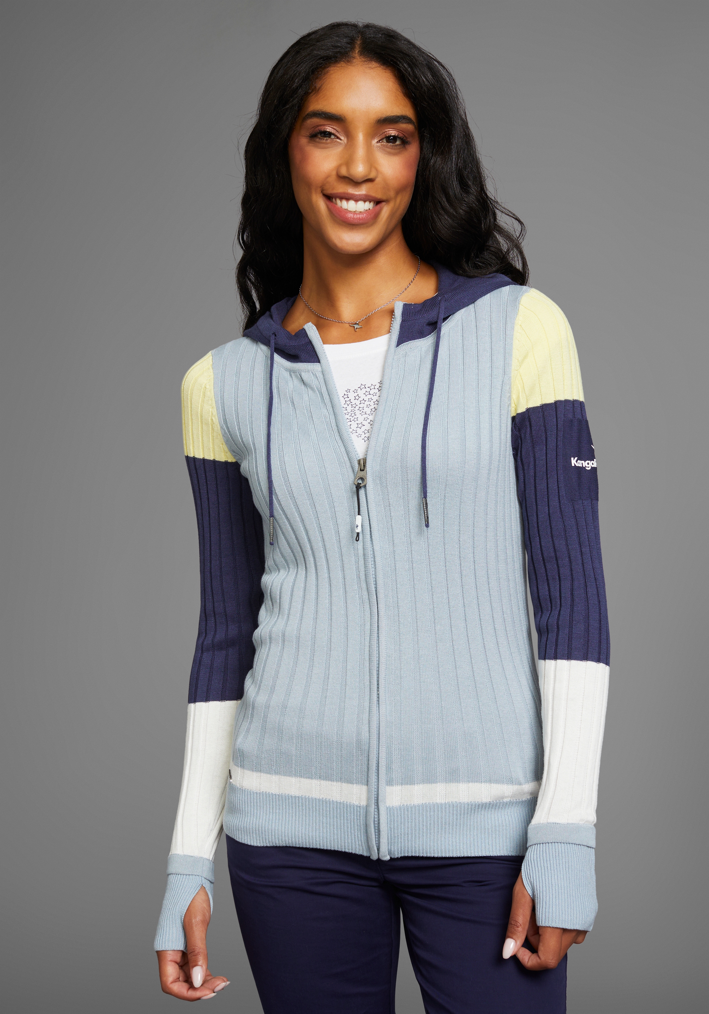 Kapuzenstrickjacke KANGAROOS, Damen, Gr. 52/54, blau (blau, weiß), Rippstrick, Obermaterial: 50% Baumwolle, 50% Polyacryl, sehr figurbetont hüftbedeckend, Rippbündchen mit Daumenlöchern, Strickjacken, mit Colorblock, große Größen