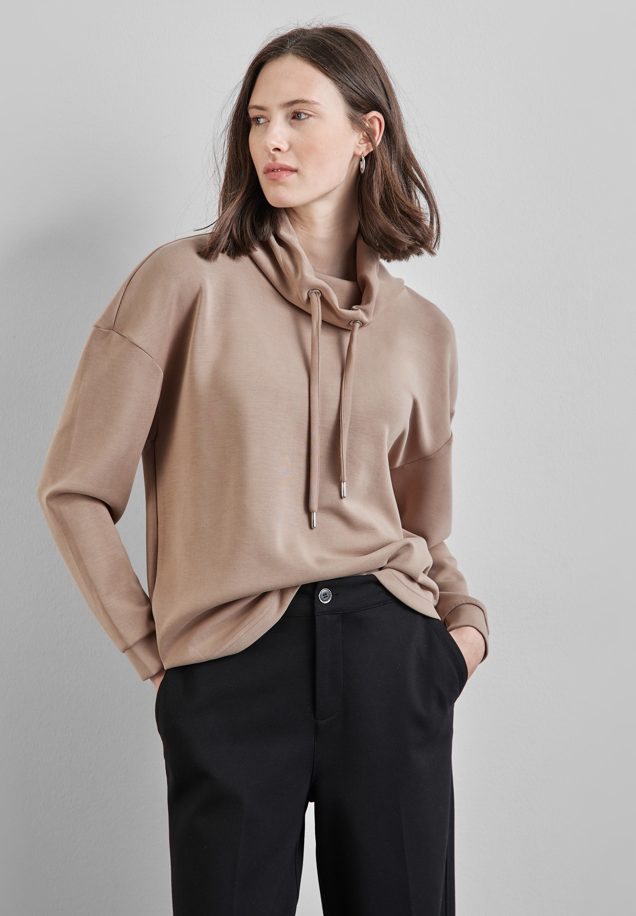 Langarmshirt STREET ONE, Damen, Gr. 36, braun (rich mocha), Stoff, 46% Modal, 46% Polyester, 8% Elasthan, unifarben, gerade hüftlang, hoch geschlossener Ausschnitt, Bündchen, Shirts Langarmshirt, mit Tunnelzugband am Kragen