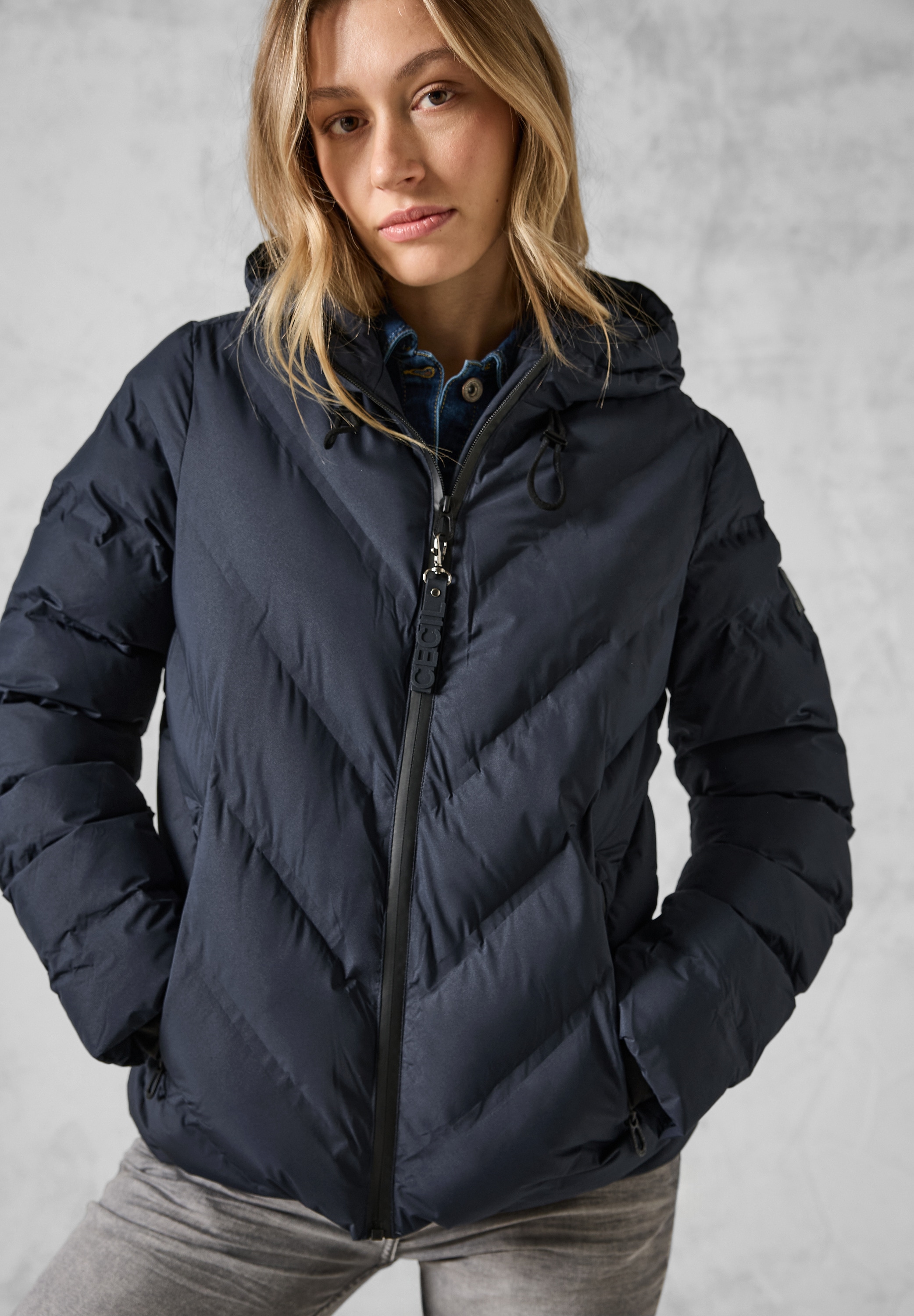 Steppjacke CECIL, Damen, Gr. L (42), blau (schwarz navy blau), Stoff, Obermaterial, Füllung und Futter: 100% Polyester, unifarben, normal normal, ohne Ausschnitt, Bündchen, Jacken, mit moderner Steppung Image
