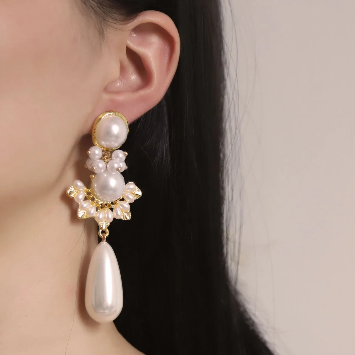 High-End-Temperament Ohrringe leichte Luxus Nische Retro Ohrringe modischen Trend niedlichen französischen Perlen ohrringe Image