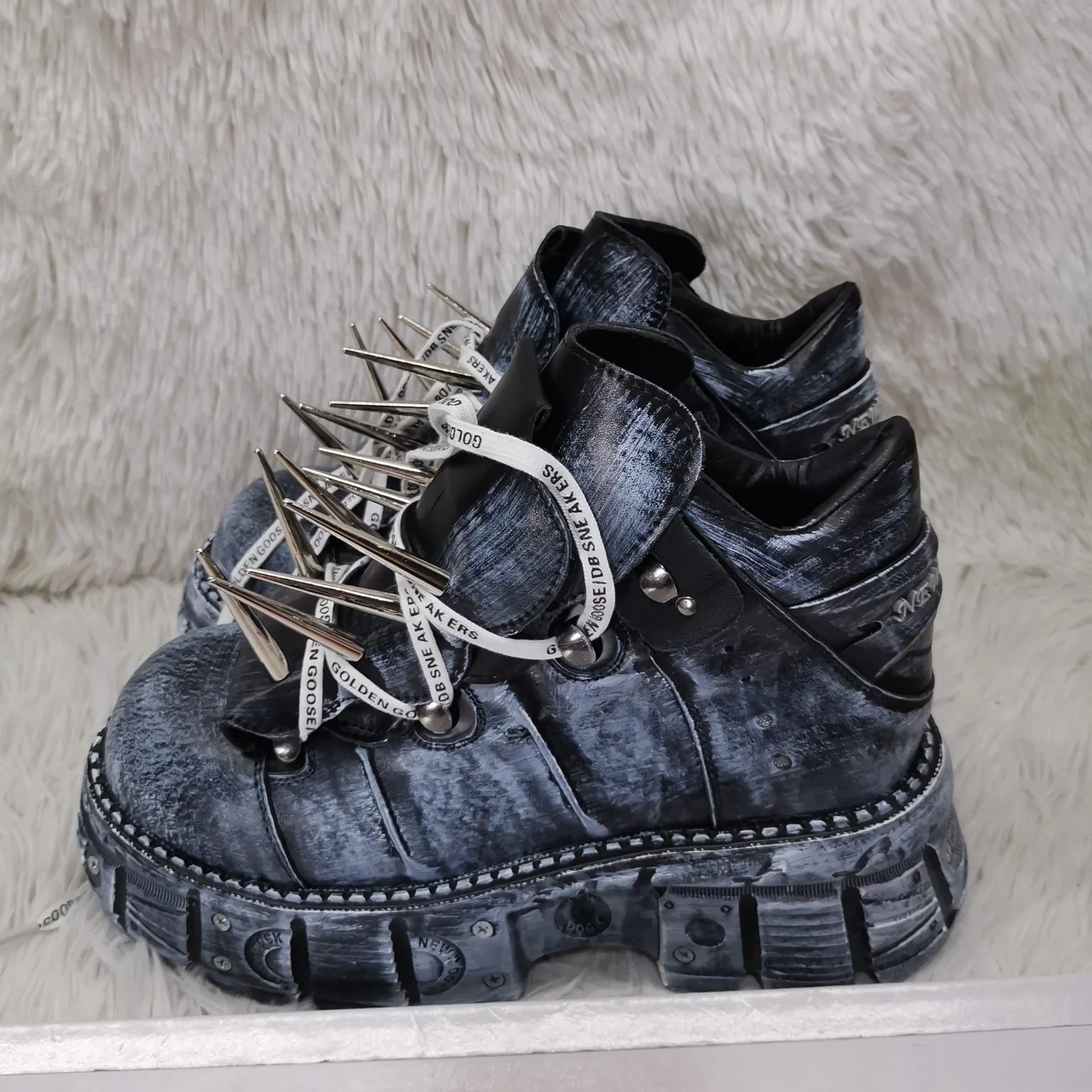 Plattform-Motorradstiefel mit Spikes und Nieten für Herren und Damen, 2024, neue Punk-Rock-Pumps, runde Zehen, modische Straße, 35–45, sportliche Freizeitstiefel