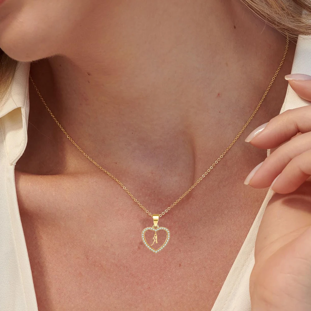 Elegante ausgehöhlte kubische Zirkonia Herz Anfangs buchstaben Anhänger Halsketten für Frauen 18 Karat Gold Name A-Z maßge schneiderte Kette Hals reifen Geschenk