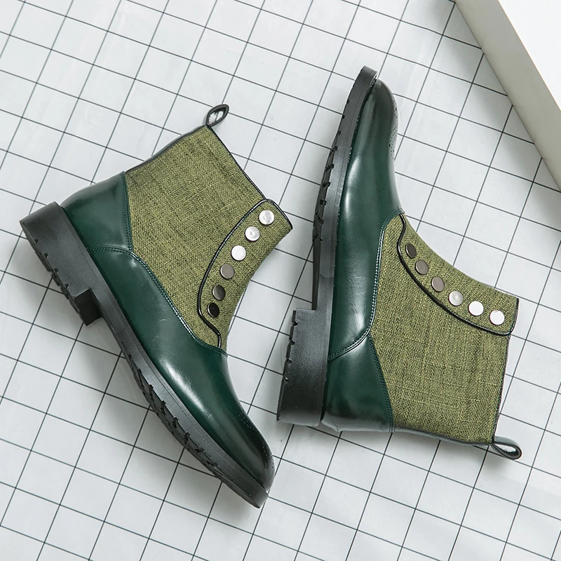 Trendige Chelsea-Stiefel aus grünem Stoff. Kurze Herrenstiefel. Spitze Lederschuhe. Vielseitige Freizeitstiefel. Tägliche Partykleid-Schuhe