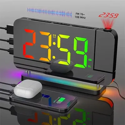 UKW-Radio 180 ° Projektionswecker RGB mit RGB-Nachtlicht, 6 Helligkeitsstufen, Dual-USB-Ausgangsanschluss, 12 Stunden/24 Stunden, digitale LED-Uhr