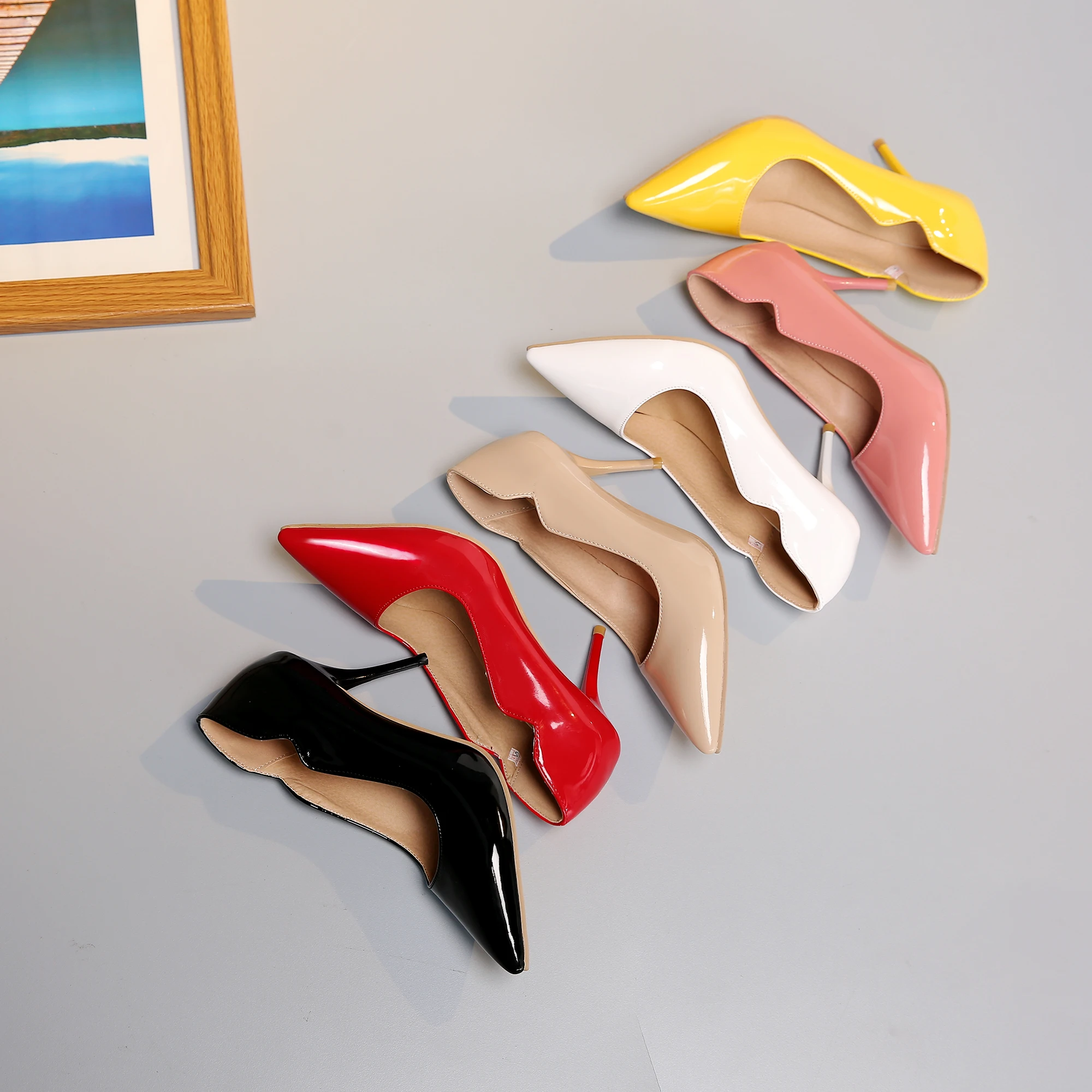 Nude High Heels für Damen, dünne Absätze, spitze Zehen, kleine Größe 30, 2024 Neuer Stil für Damen, elegante weiße sexy Lackleder-Pumps für Frühling und Herbst, professionelle schwarze Damenschuhe,