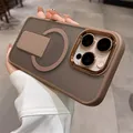Custodia magnetica opaca con supporto pieghevole per iPhone 17 16 Pro Max 15 14 Plus 13 12 per copertura antiurto con ricarica wireless Magsafe