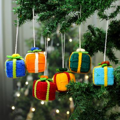 'Christmas-Themed Gift-Shaped 6-Piece Wool Felt Ornament Set'