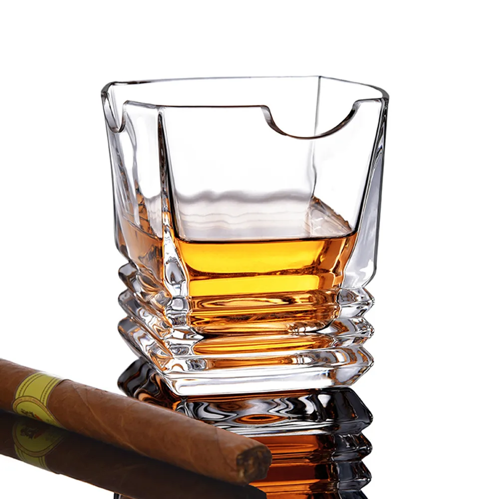 Golds tatue europäischen Stil personal isierte kreative Zigarre Glas fremde Weinglas Bierglas Home Bar unregelmäßige starke Weinglas Image