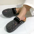 Pantofole da esterno con strass lucidi Scarpe da donna 2024 Sandali con plateau di lusso di tendenza estiva Fibbia nera Zoccoli in sughero Ciabatte di lusso