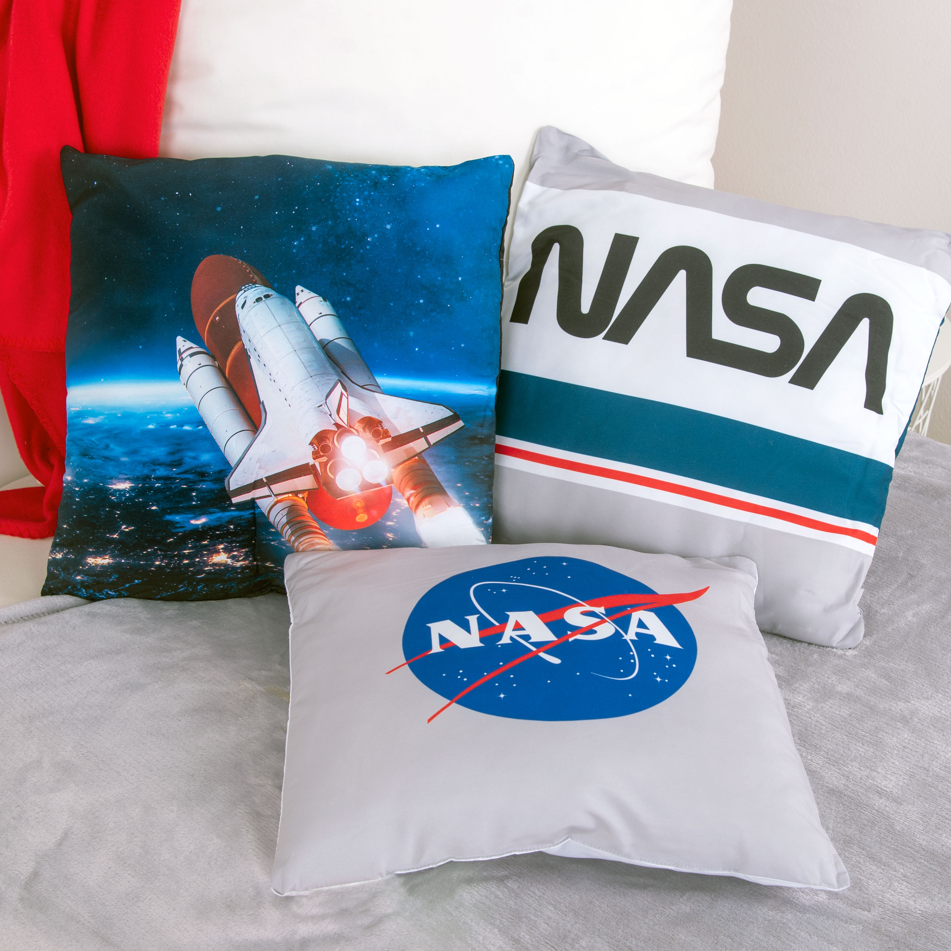 Dekokissen NASA "NASA", bunt, B:40 H:2,5 L:40, Polyester, Dekokissen_Sitzkissen_Kissenhüllen, hochfarbig bedruckt Image