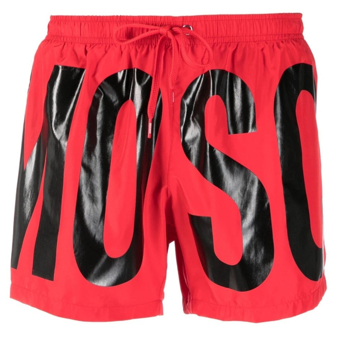 Rote kurze Badeshorts mit Print-Logo der Marke Moschino Image