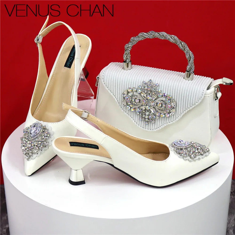 Italienisches Design weiß elegante Damenmode Kristall bogen spitze Zehen Schuhe täglich oder Party Schuhe Tasche Set für Frauen