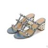 Damen-Schuhe im britischen Stil, glänzend und matt, mit Naht besetzt, goldene Absätze, 4/6 cm, Slides vorne, offene Zehensandalen, lila Mikrofaser-Leder, 45